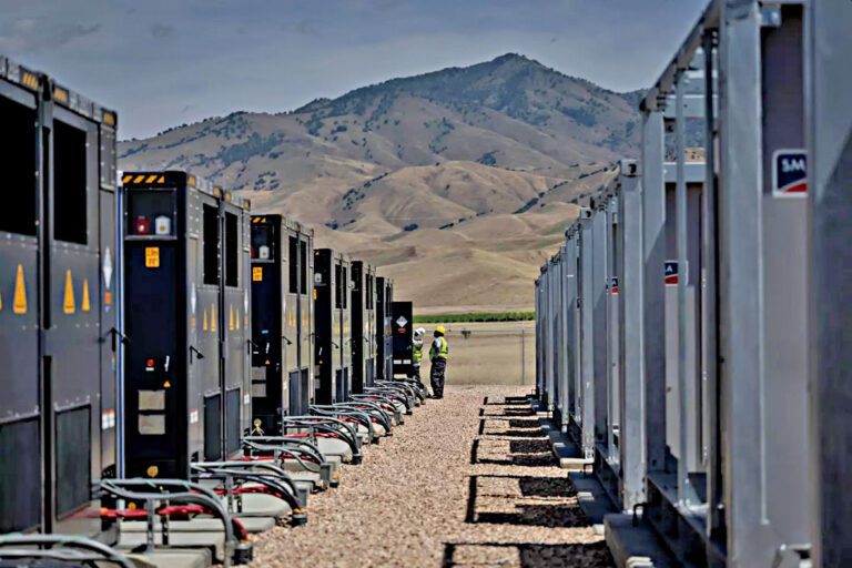 Pastoria太陽能發電廠落成，為北水南調的Edmonston抽水廠供電。洛杉磯時報
