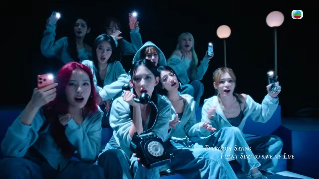 俞可程（左前）的紅髮造型相當突出。