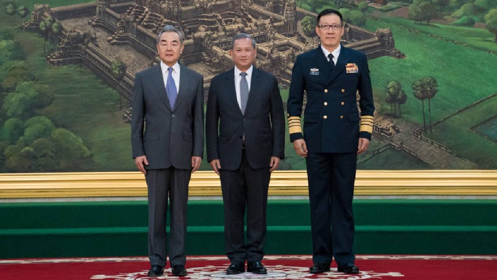 中柬「2+2」戰略對話首次會議金邊舉行 王毅董軍與柬方高層會晤