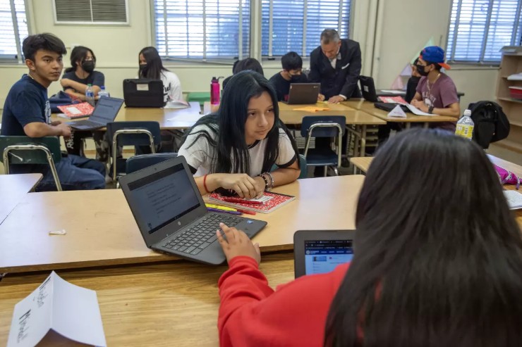 洛杉磯聯合學區祭新規 限制學生「螢幕時間」