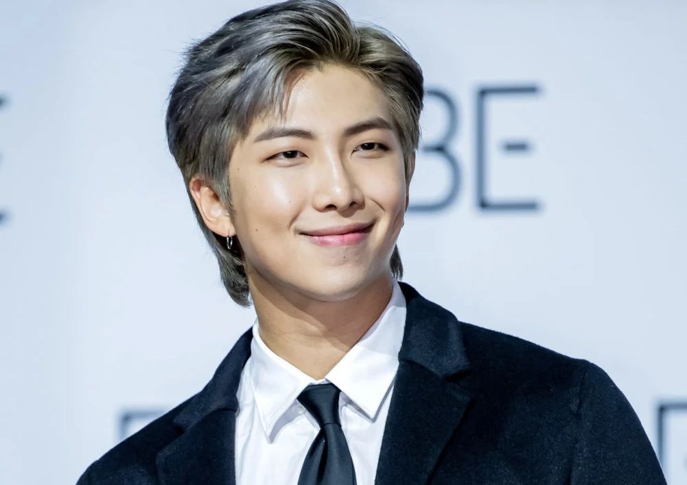 RM被日本媒體拍到在澀谷的禁煙區吸煙。