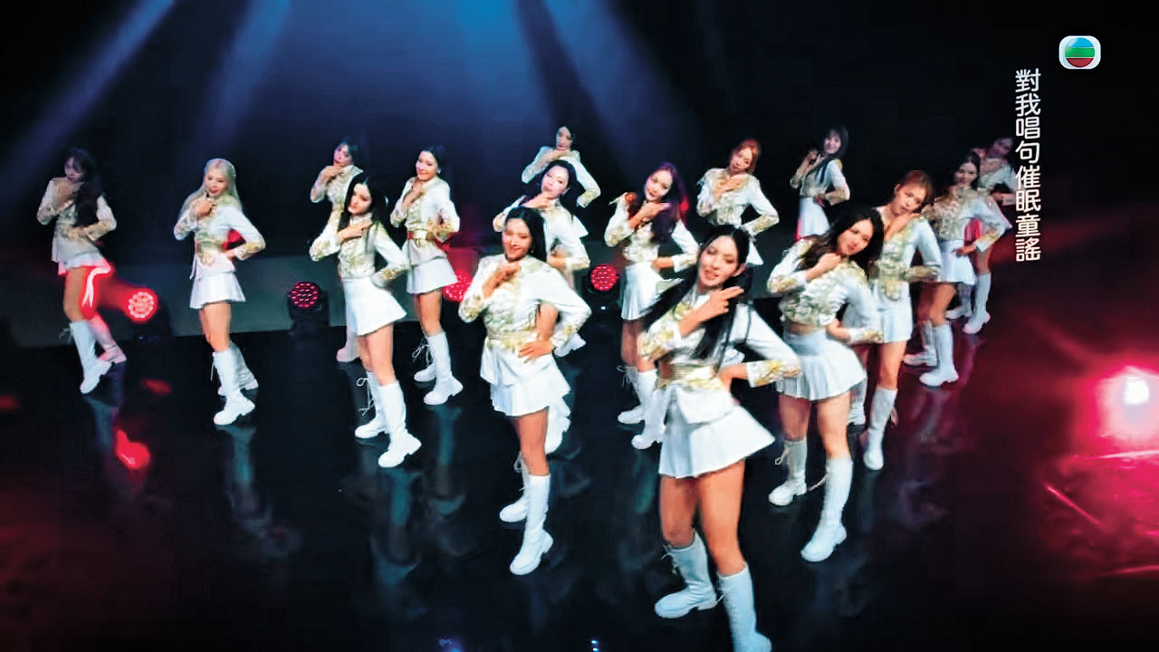 ■16位女生特訓不足一個月，但隊形十足、被讚極有女團味道。