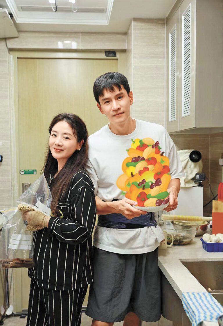 小李琳隱退後專注家庭生活，圖為她與丈夫經超。網上圖片