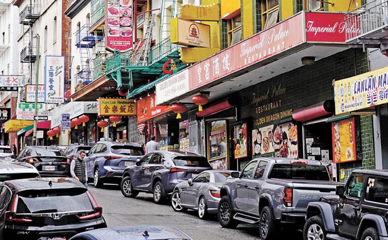 三藩市要求司機在坡度大於3%的坡道路邊停車時，必須轉動車輪和拉起手煞車。本報資料圖