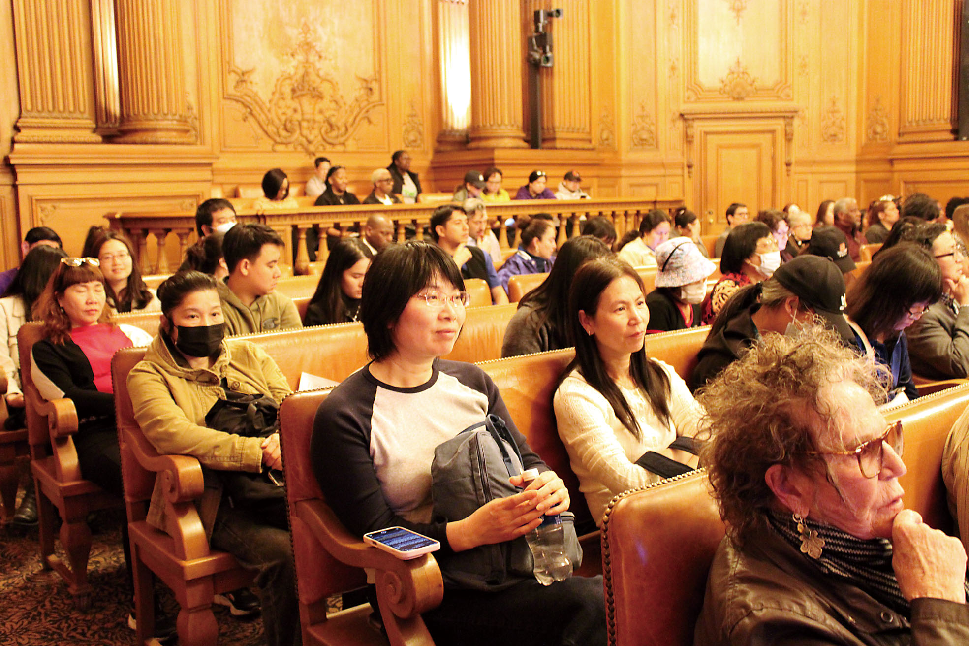 華人代表出席聽證會，促請當局勿削減社區組織資金。記者陳程威攝