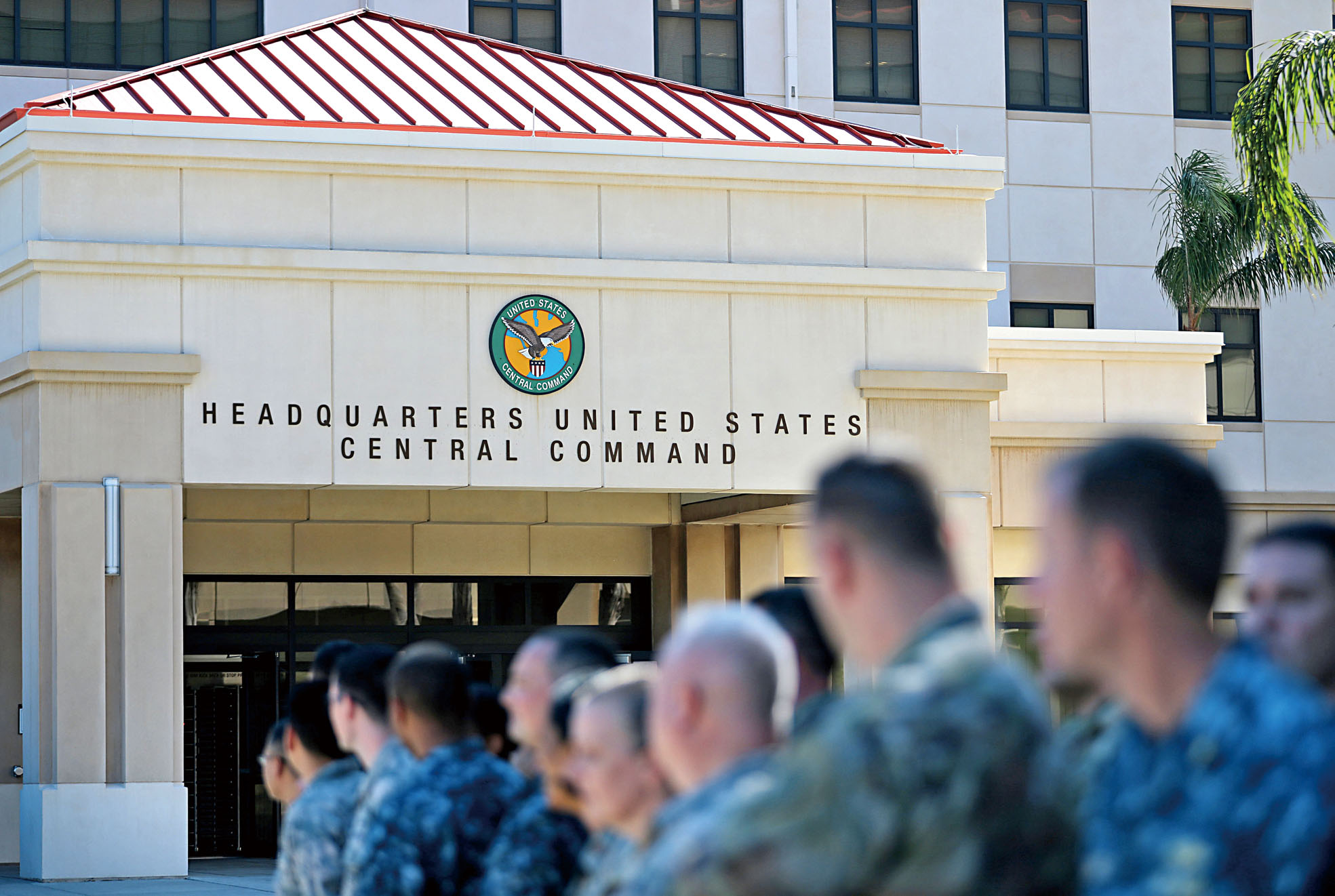 美軍中央司令部證實，被攔截的「多雷納號」由美軍引導離開，防止其繼續執行既定航程。路透社資料圖片