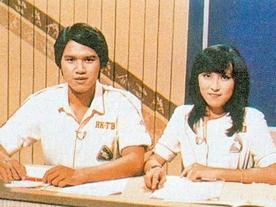 嘉華哥早年亦曾與陳秀珠合作主持《體育世界》。