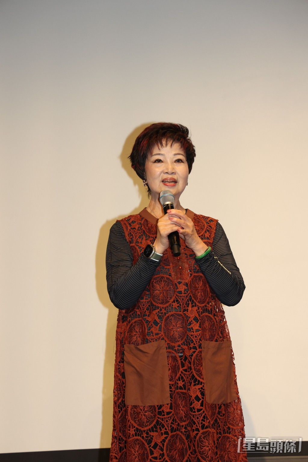 拍檔尹飛燕亦有參與演出。