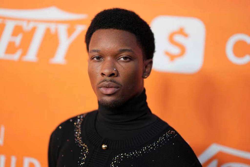 美國饒舌歌手D4vd涉嫌殺害14歲少女，目前被控謀殺罪。