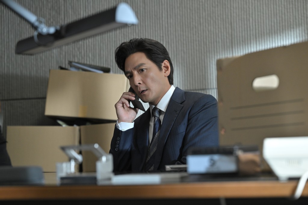 在《寒戰1994》中，吳彥祖扮演系列關鍵人物——前警務處處長「蔡元祺」的青年時期。