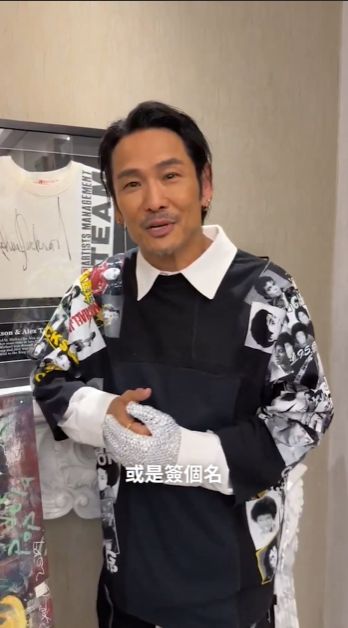 他在家中專設了一個擺放MJ收藏品的角落。