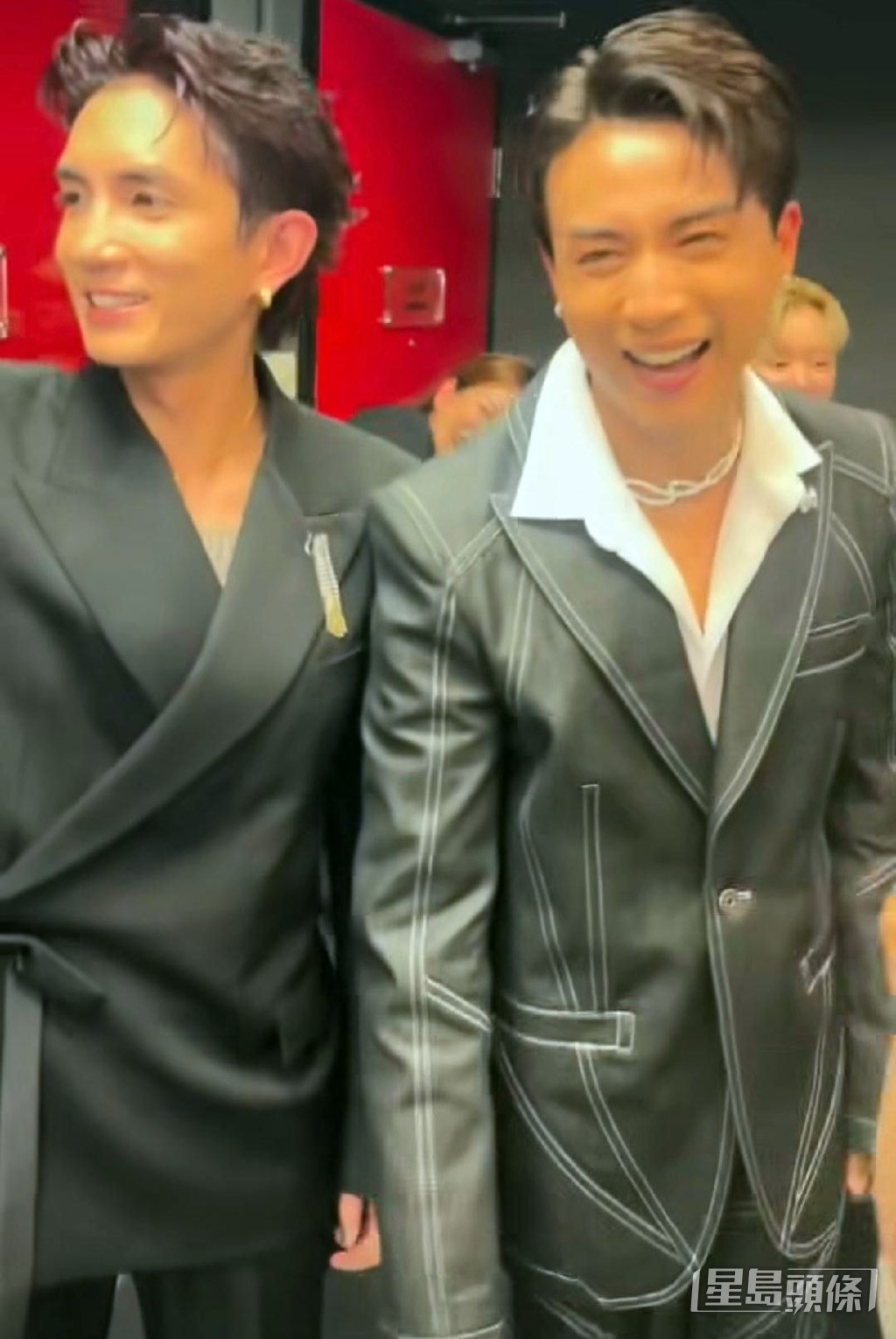 楊樂文和江𤒹生成功整蠱姜濤後開懷大笑。