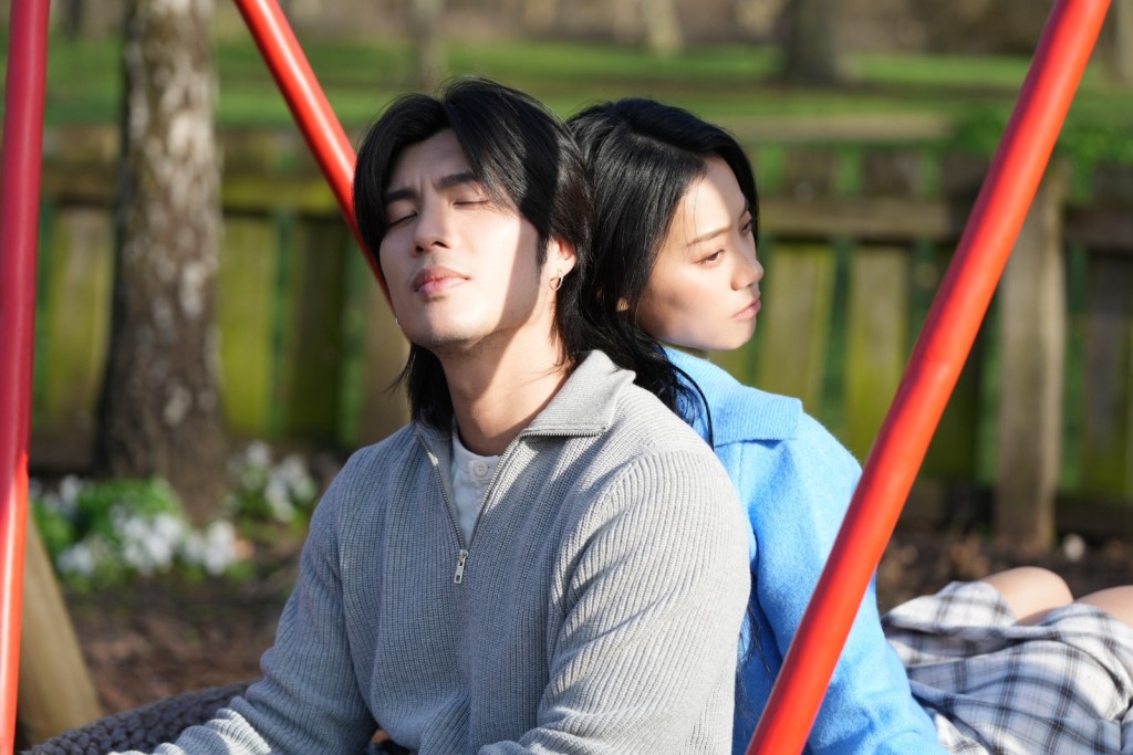 《今世情人》由YT監製、作曲及作詞，故事講述一對戀人決定私奔。