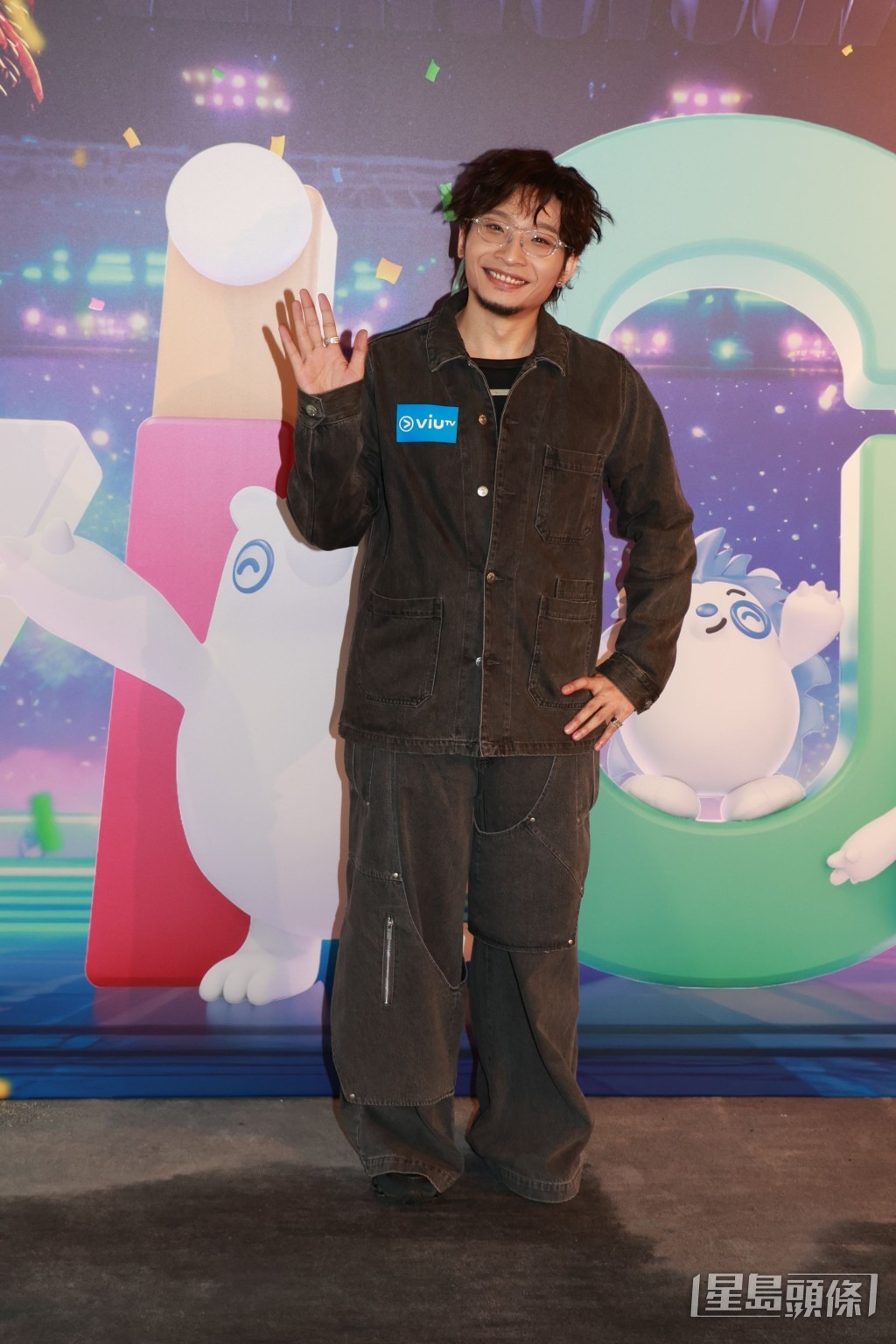 相較之下，何啟華在團隊中展現較為正面的態度。