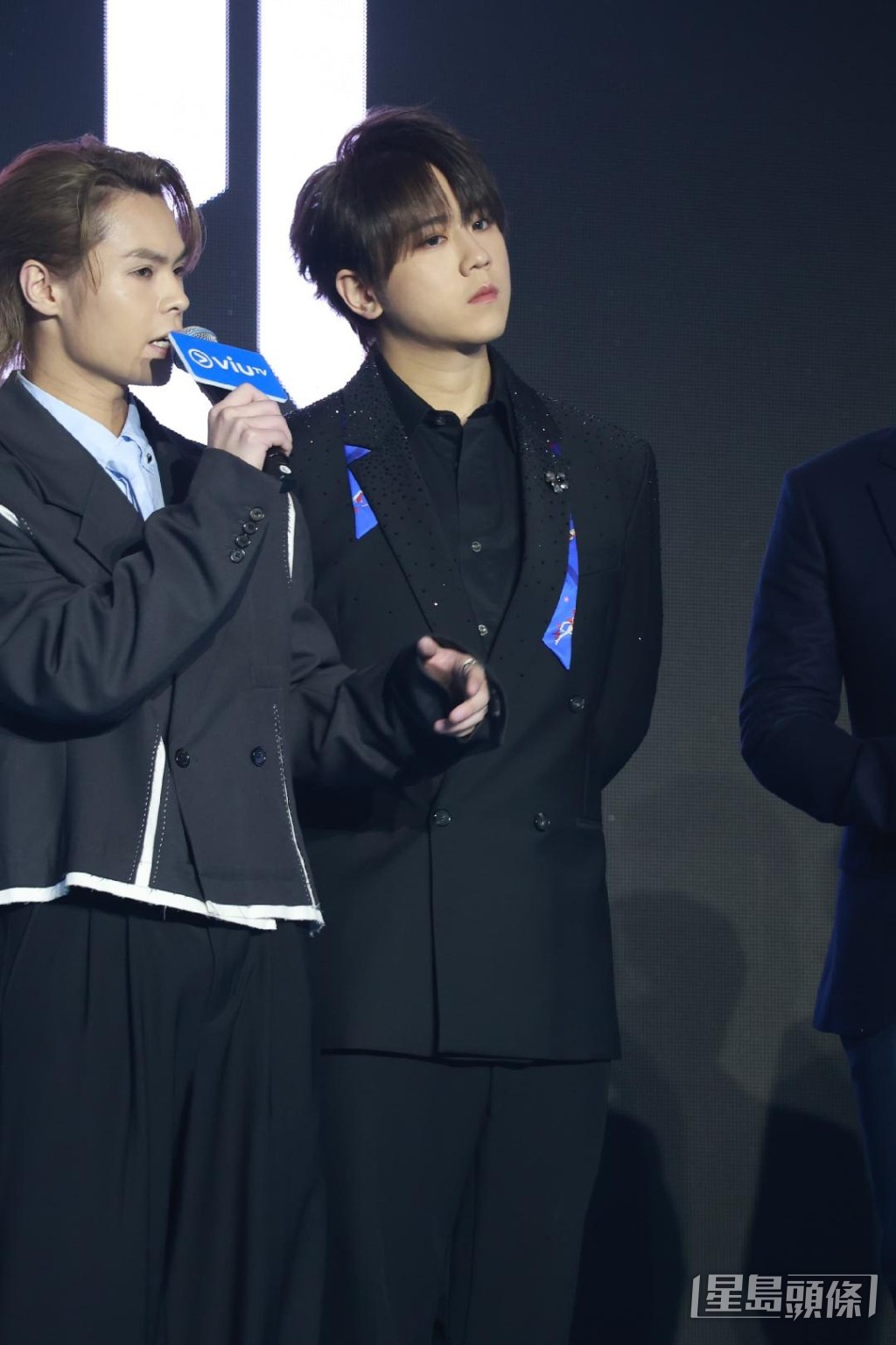 姜濤在台上的神情。