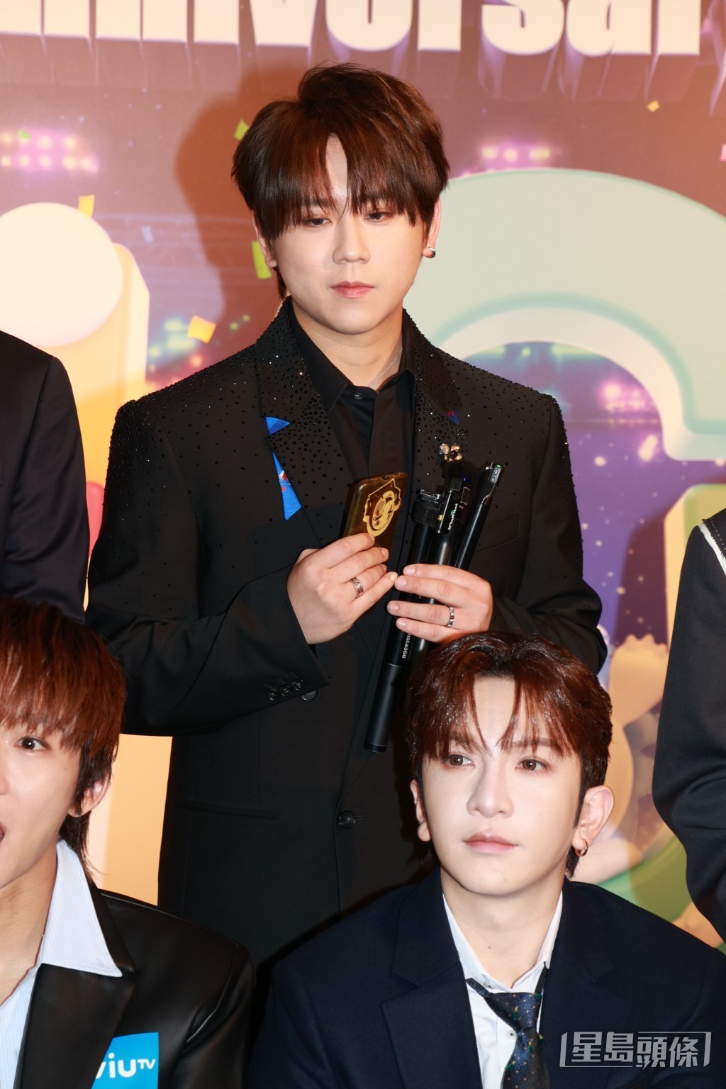 被問到今年會否出新歌，姜濤大賣關子稱稍後公布。