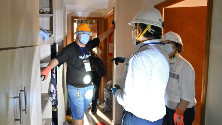 宏福苑居民分批上樓執拾 卓永興視察了解進度