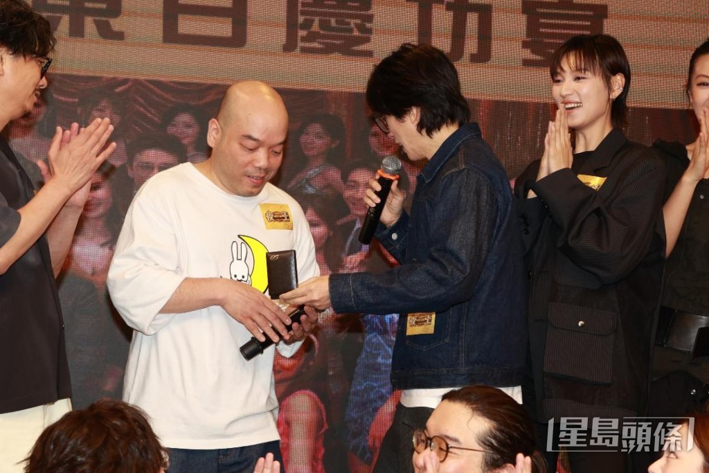 黃子華表示，送出的打火機是自己的珍藏，極具紀念價值，如今已不易尋得。