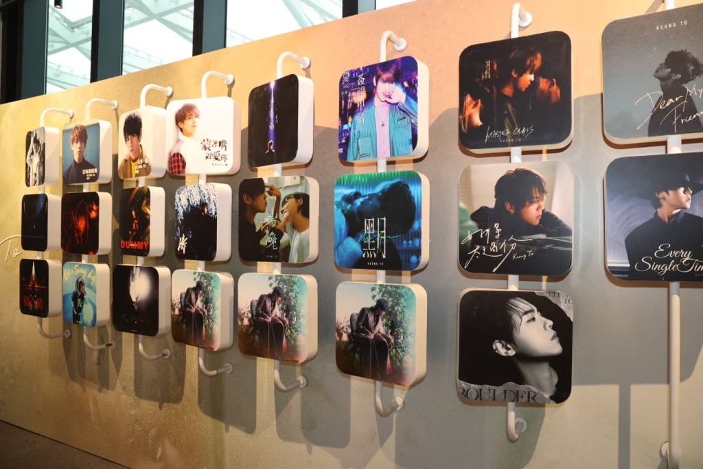 展覽內有大量姜濤的靚相。