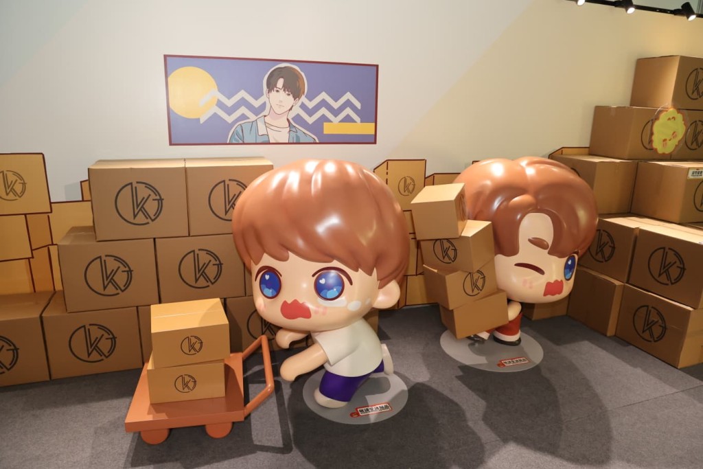 動畫場景包括演唱會、快餐店及Fan Club貨倉等。