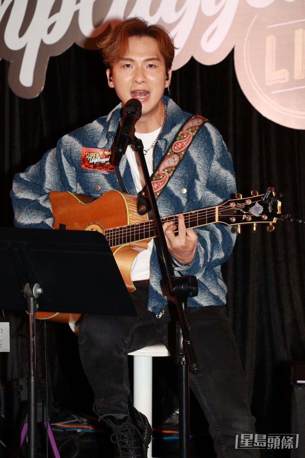 吉吉在音樂會上挑戰演唱張與辰的作品《深海》。