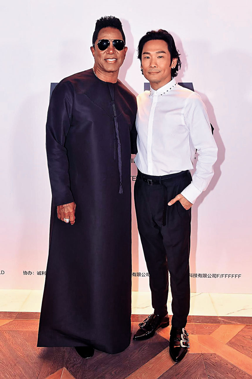 Alex指認識《米高積遜》主角Jaafar父母10多年，包括2017年在杭州與Jaafar父親Jermaine同場。