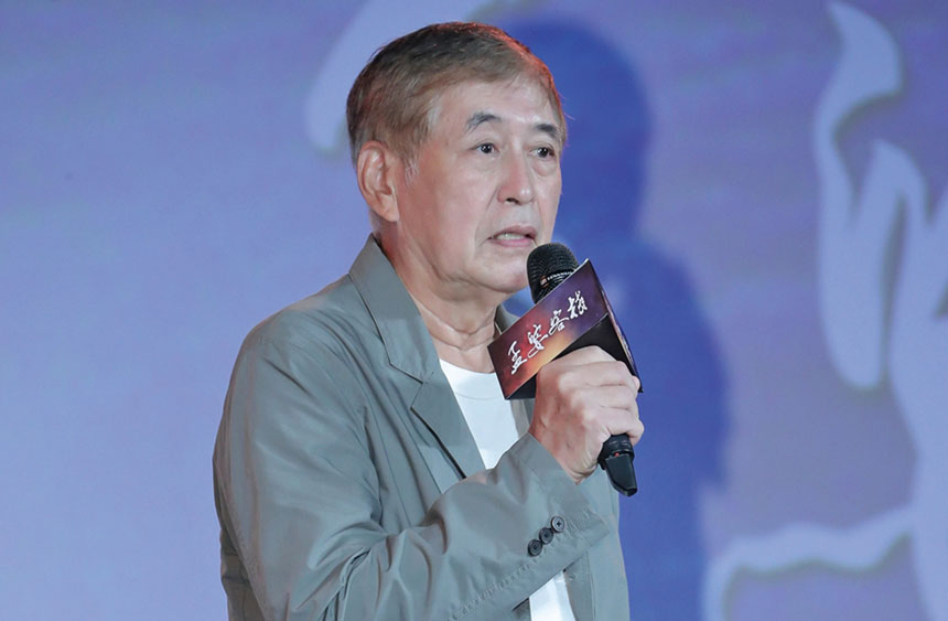 名導柯一正先前因車庫被擋，失控踹車。網上圖片