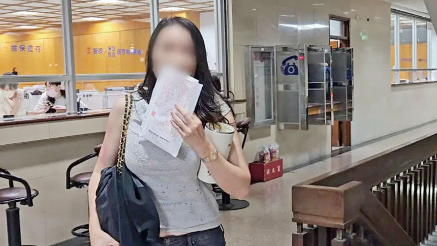 遭柯一正砸車的車主撤告。網上圖片