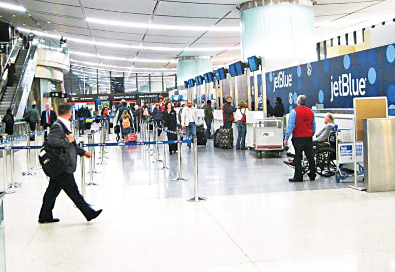 捷藍航空所在的C航站樓平時客流量很大。