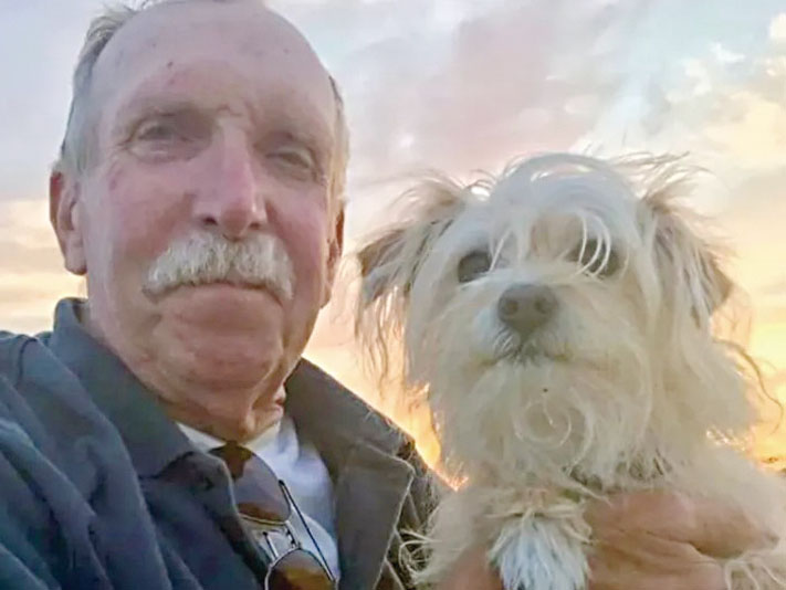 81歲代課教師兼越戰老兵阿什曼被一名少年駕駛的電動摩托車撞倒，身受重傷。GoFundMe