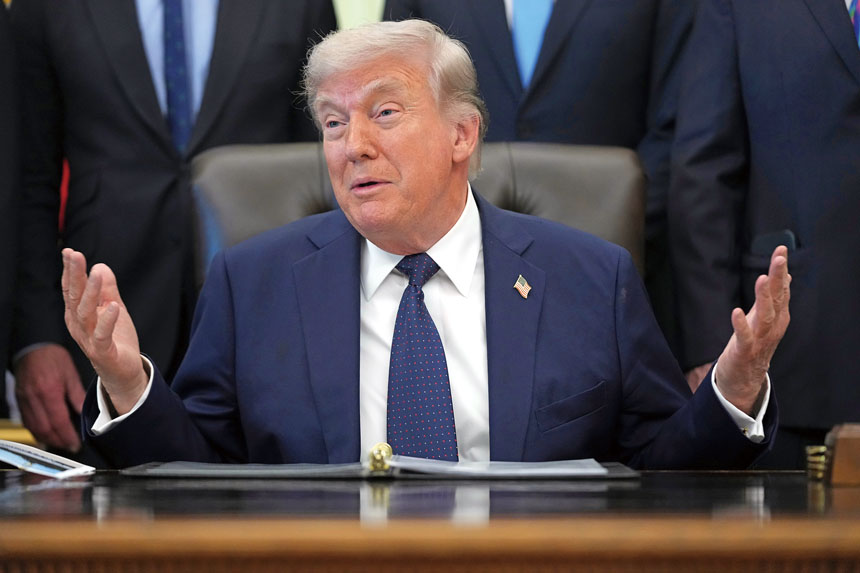 特朗普在白宮宣布已與再生元製藥公司達成調降藥價協議。美聯社