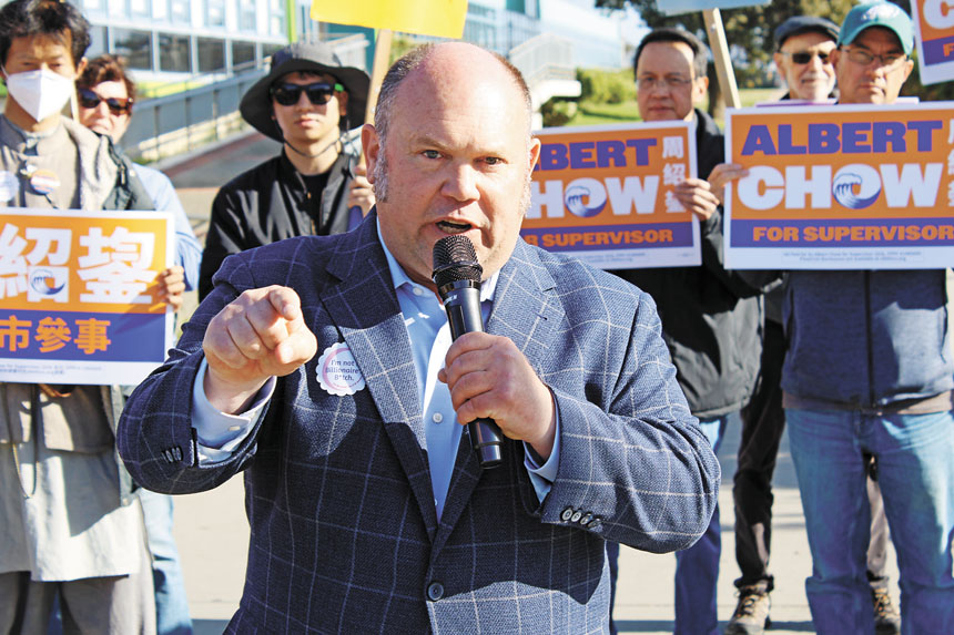 候選人格雷科在記者會上發言，質疑巨額選舉經費究竟為誰服務。記者陳程威攝