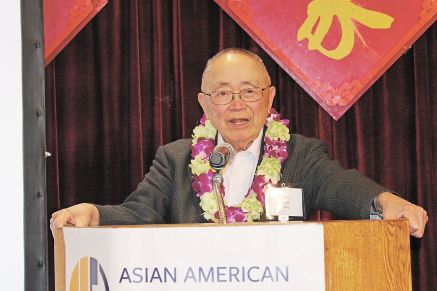 王靈智致辭，首度談及昔日曾遭生命威脅，及被時任校長海曼稱為「柏克萊校園的瘟疫」的往事，笑言視為「最高榮譽」。記者陳程威攝