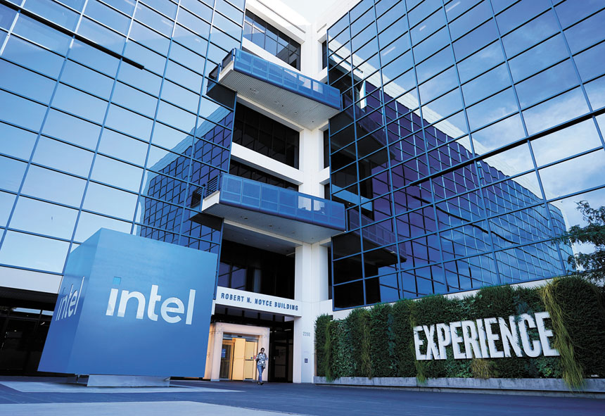 此前深陷困境的芯片巨頭英特爾23日發布一季度財報，業績大幅超出華爾街預期，顯露復蘇態勢。中新社資料圖片