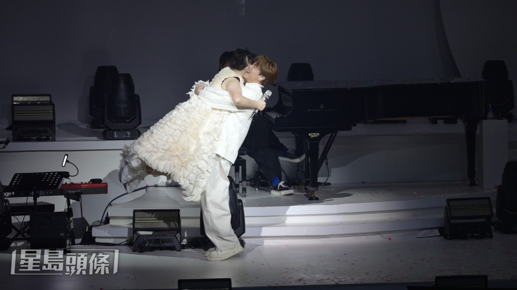 被問到「退追蹤」會否影響與張敬軒再「合體」，Ivana笑言關係是在心中。