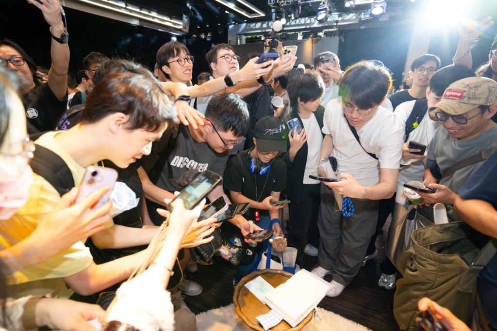 Cloud拿着可愛的記事簿出場，裡面記錄了她的感想與流程。