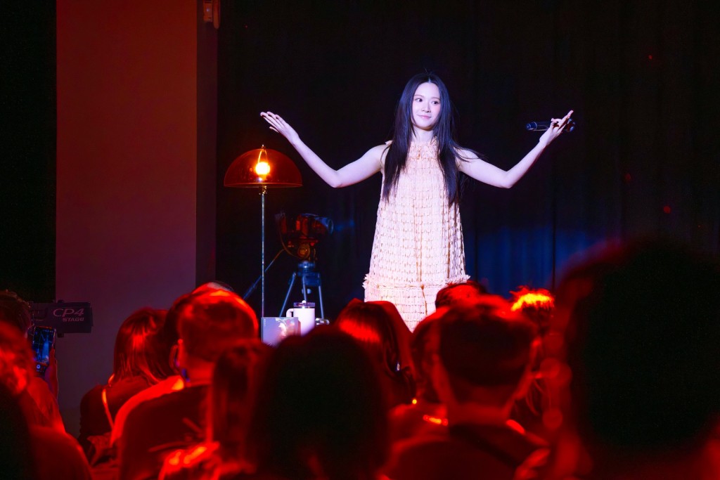 雲浩影分享個人習慣，最愛在深夜一邊足浴一邊聽歌創作。