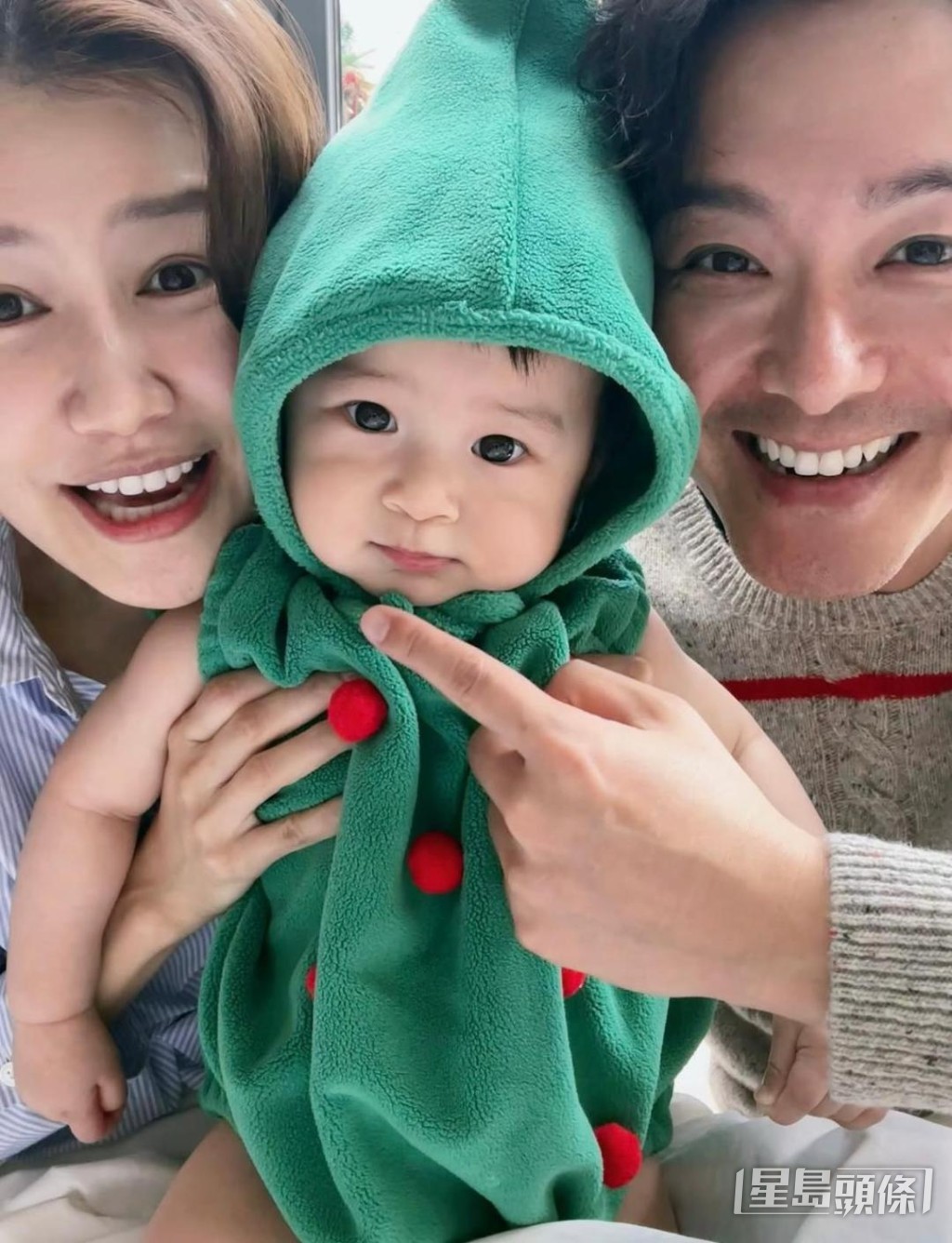 蕭正楠不時分享與太太黃翠如及兒子的溫馨家庭照。