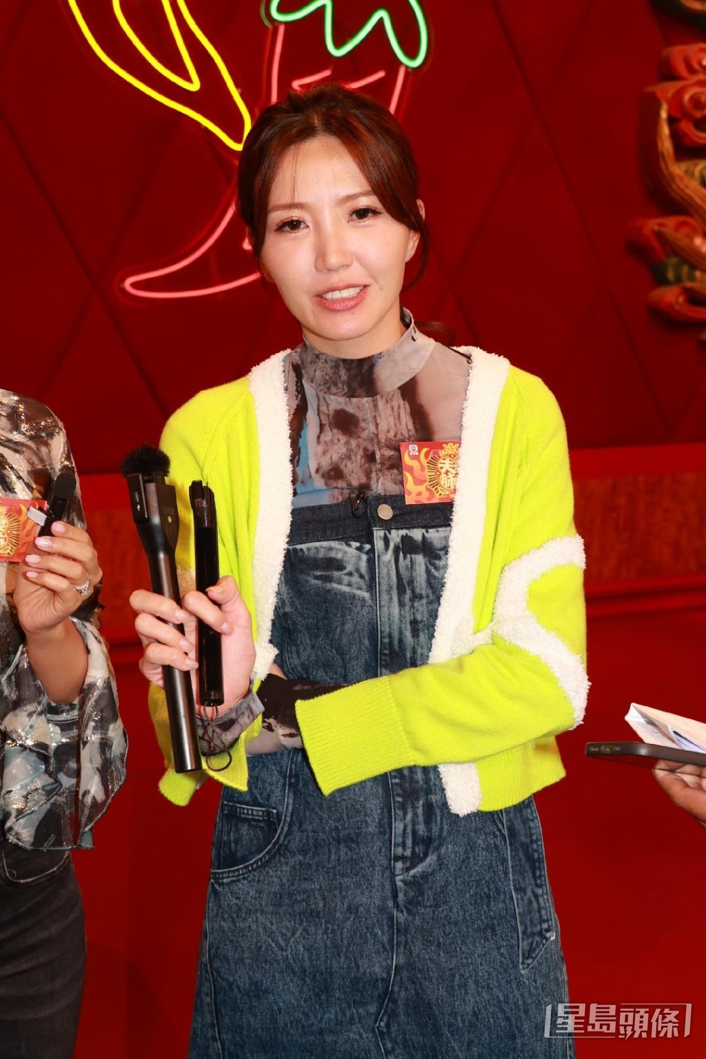 吳若希在節目中被稱為「人妻戰鬥機」。