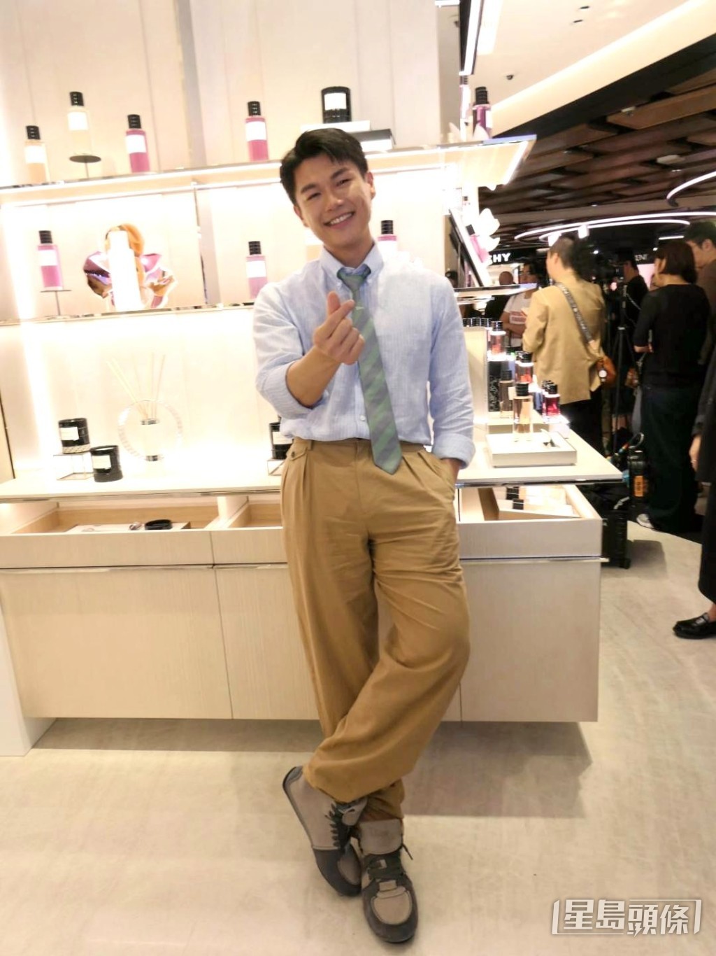 柯煒林精神狀態良好。