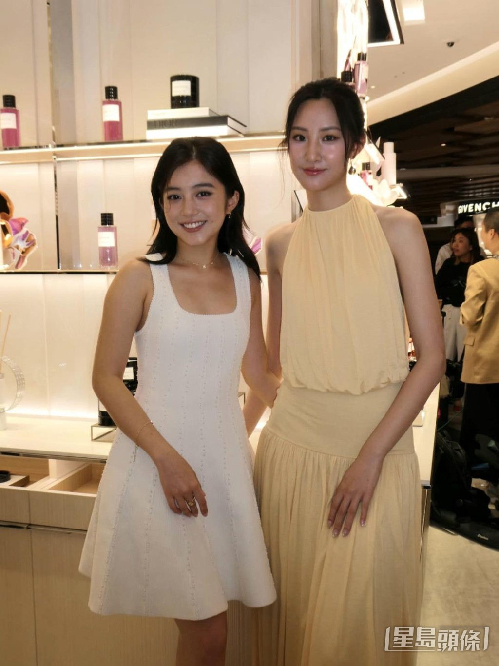 趙君瑜（右）與林熙彤成為同公司藝人。