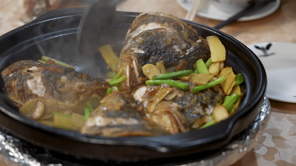 波波分享自己特別喜愛吃魚唇部分。