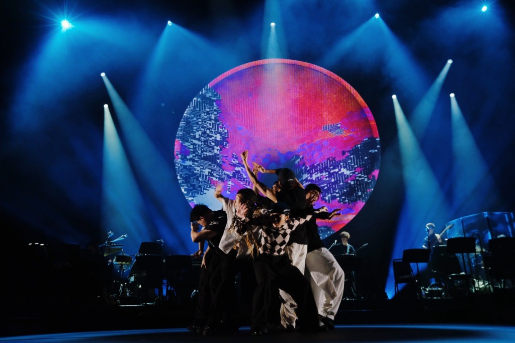 舞蹈編排由WinWin與Kenya Boya負責。