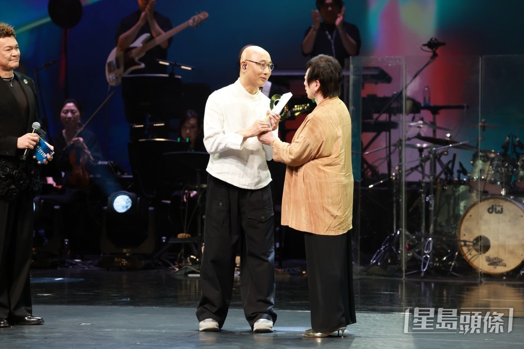 由伯樂周梁淑怡負責頒獎，對盧冠廷而言意義非凡。