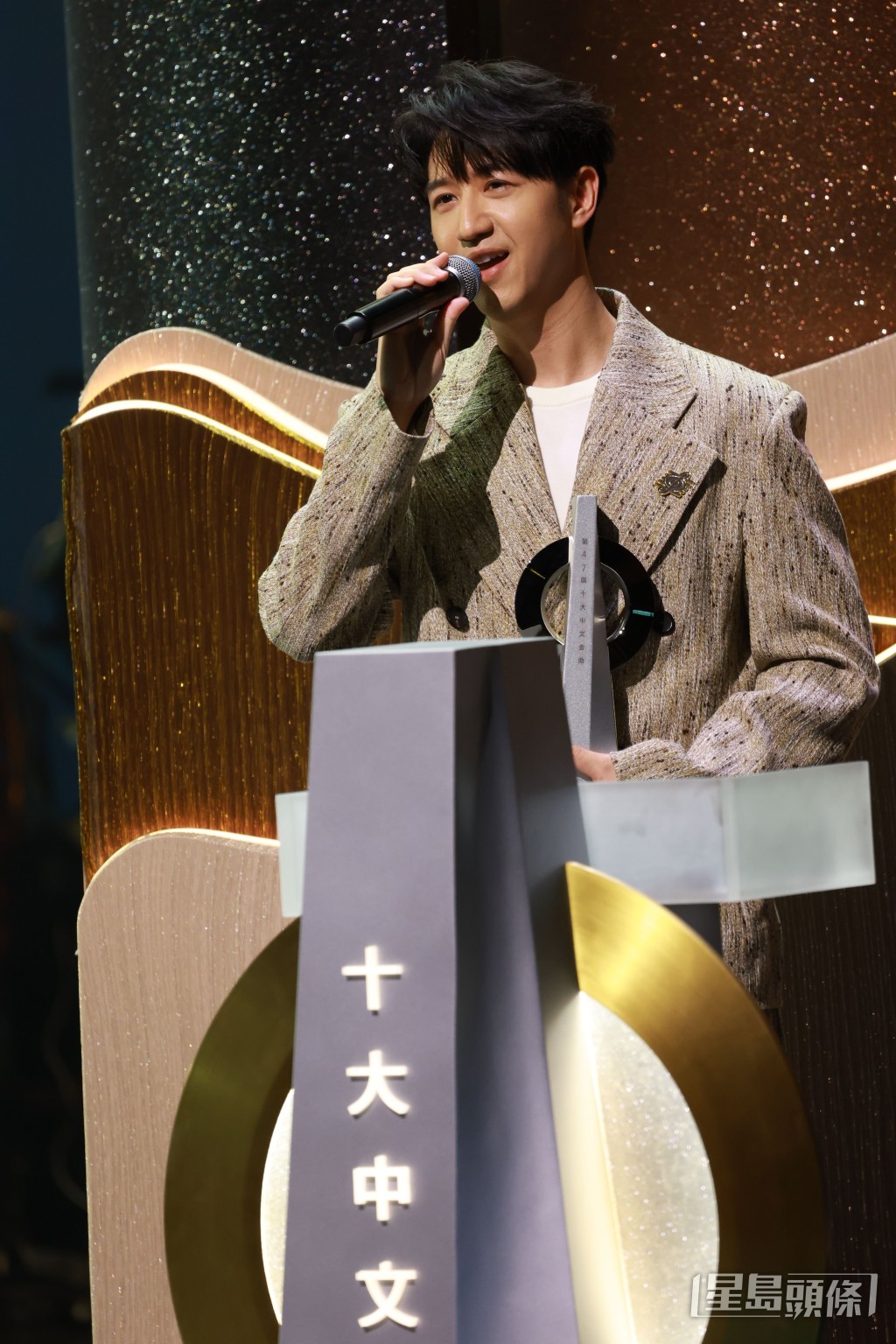 馮允謙是今屆「優秀流行歌手大獎」得主之一。
