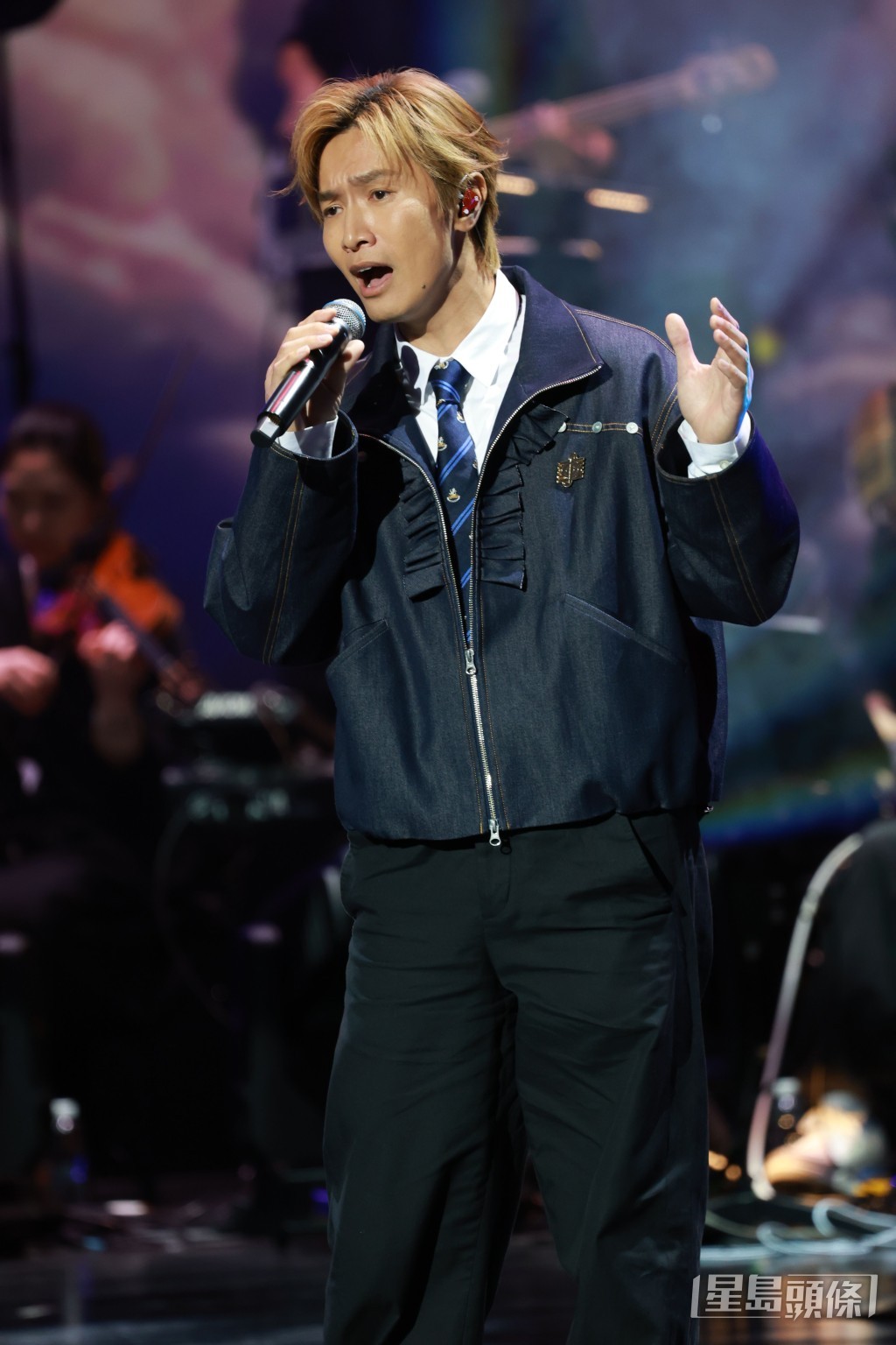 陳柏宇獲獎後在台上獻唱。
