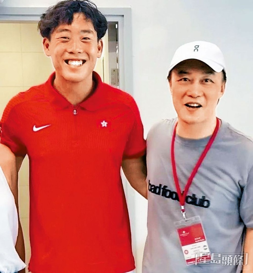 陳康堤透露父親陳奕迅與黃澤林互相認識。