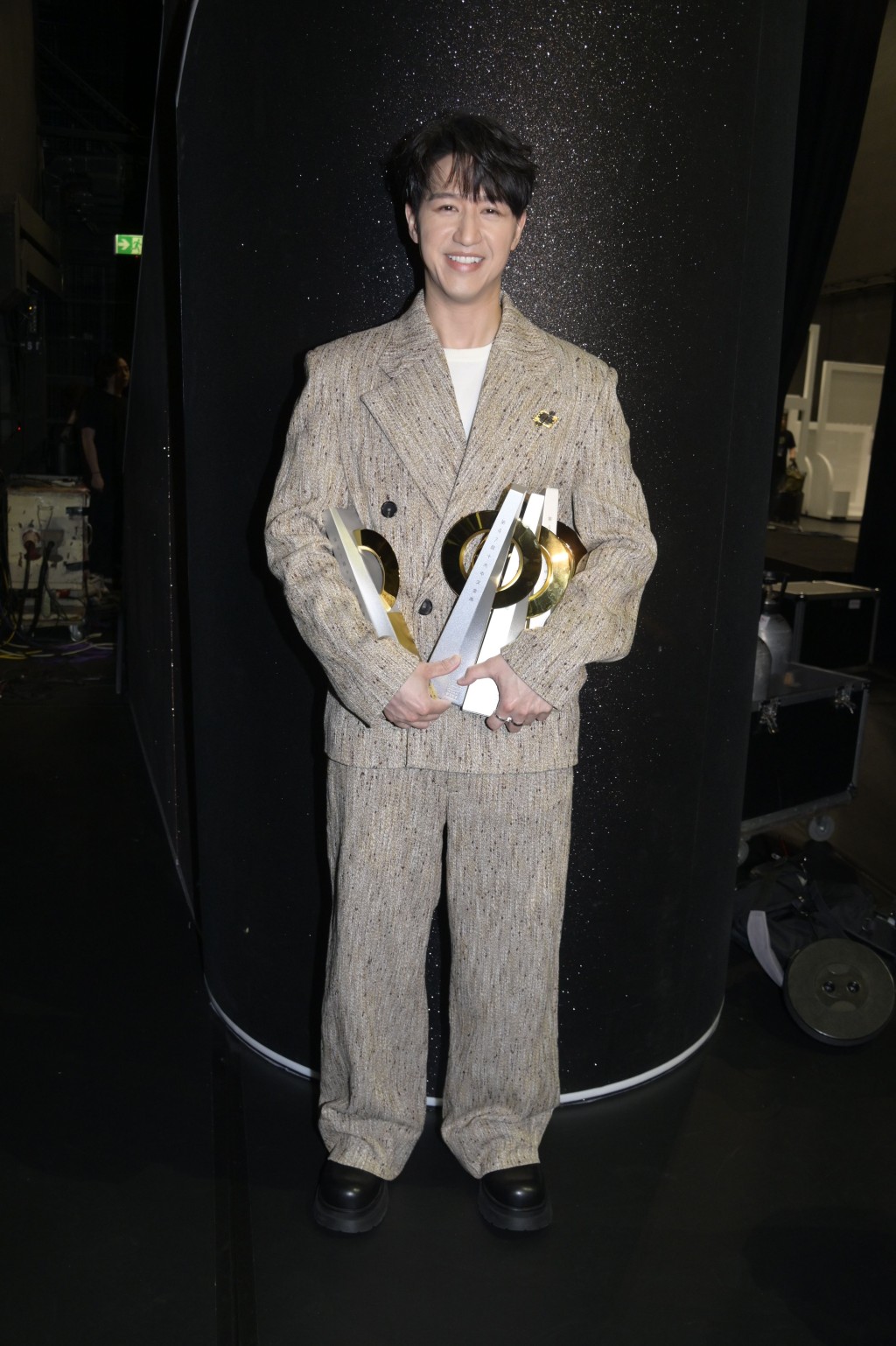 馮允謙笑容滿面，證明失落大獎並無不開心。