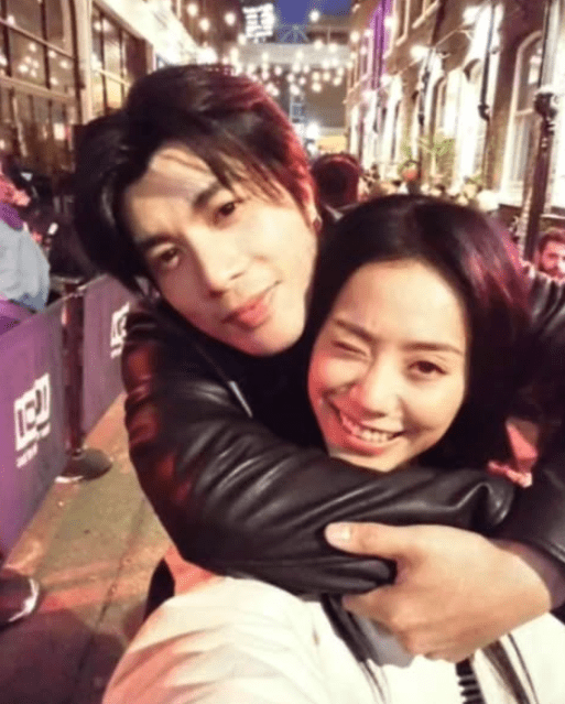 周殷廷早前在社交平台分享與Jace的親密合照，引起網民熱議。