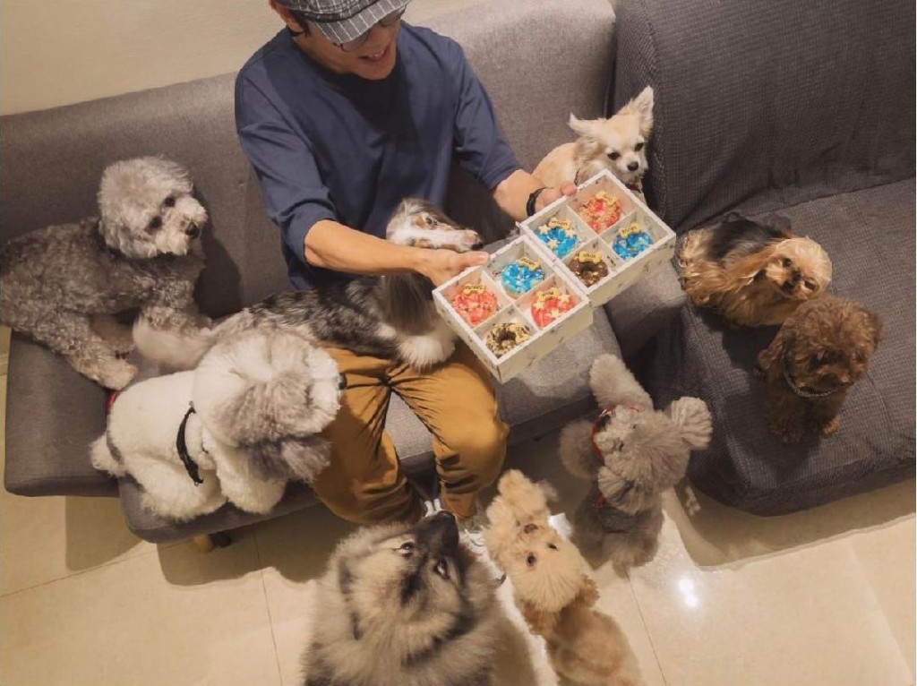 林家謙愛狗心切，完騷急於回家照顧。
